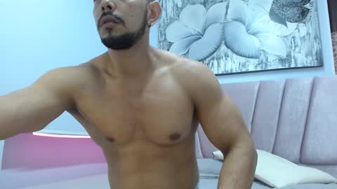 Snapshot of thiago_summers chatting on January 2, 6:01 pm Thiago Summers online show from January 2, 6:01 pm