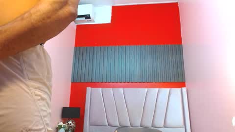 Snapshot of thiago_summers chatting on September 15, 2:50 pm Thiago Summers online show from September 15, 2:50 pm