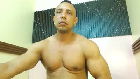 Snapshot of thiago_summers chatting on November 6, 2:18 pm Thiago Summers online show from November 6, 2:18 pm