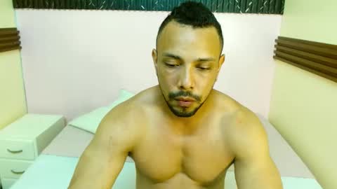 Snapshot of thiago_summers chatting on November 17, 6:03 pm Thiago Summers online show from November 17, 6:03 pm