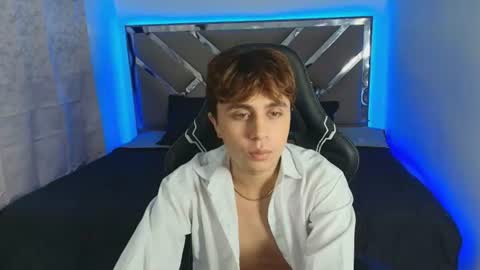 Snapshot of thiago_vega_ chatting on July 11, 8:44 pm Thiago online show from July 11, 8:44 pm