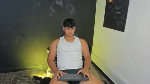 Snapshot of thiago_vibes212 chatting on February 16, 10:28 pm thiago_vibes212 online show from February 16, 10:28 pm