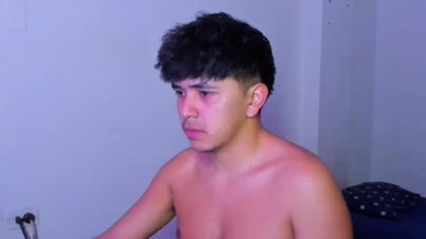 Snapshot of thiago_wc chatting on February 12, 4:24 pm Thiago online show from February 12, 4:24 pm