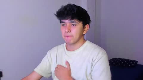 Snapshot of thiago_wc chatting on March 16, 2:43 pm Thiago online show from March 16, 2:43 pm