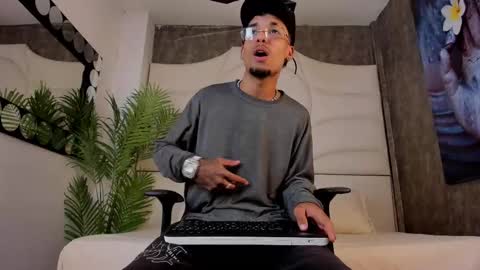 ThiagoFerreti online show from October 13, 3:17 am