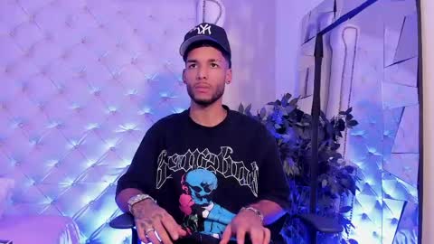 Snapshot of thiagoferreti_ chatting on May 15, 1:34 am ThiagoFerreti online show from May 15, 1:34 am
