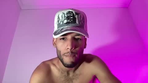 Snapshot of thiagoferreti_ chatting on June 5, 12:06 am ThiagoFerreti online show from June 5, 12:06 am