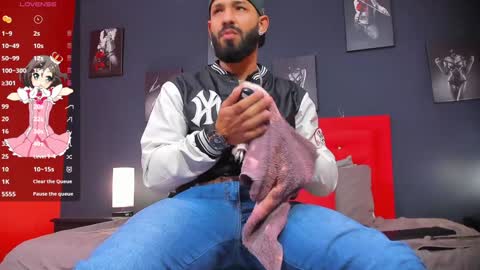 Thia Gomez online show from December 5, 12:11 pm