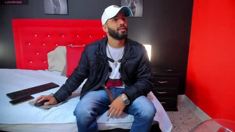 Thia Gomez online show from January 4, 12:38 pm