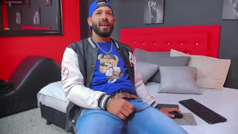 Thia Gomez online show from March 3, 12:27 pm