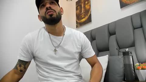 Thia Gomez online show from February 7, 2:10 pm