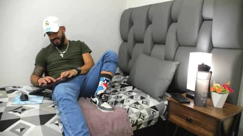 Thia Gomez online show from March 19, 7:18 pm