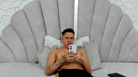 Thiago   online show from March 20, 2:33 pm