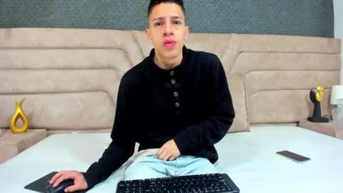 Thiago   online show from July 14, 12:22 pm