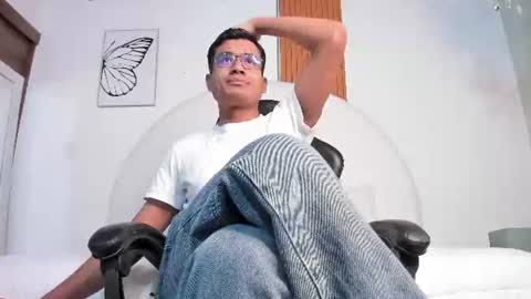 Snapshot of thiagovega_ chatting on July 1, 3:30 am thiagovega_ online show from July 1, 3:30 am