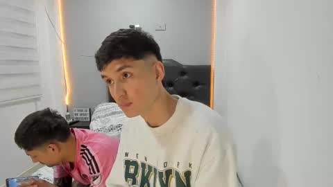 Thiago Wells online show from April 18, 2:15 am