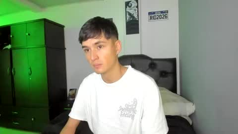Snapshot of thiagowells_ chatting on July 9, 2:21 pm Thiago Wells online show from July 9, 2:21 pm