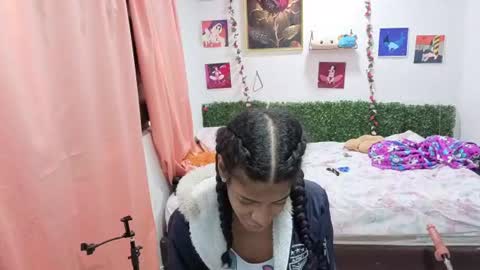 thiana_horny online show from June 25, 12:42 pm
