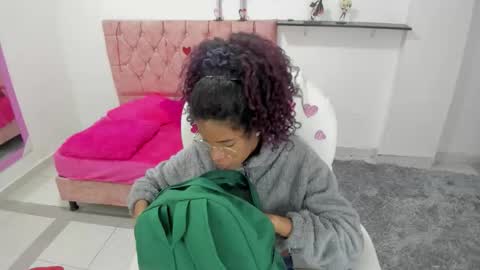 Snapshot of thianahornyy chatting on February 9, 10:08 am thianahornyy online show from February 9, 10:08 am