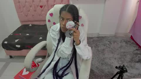 Snapshot of thianahornyy chatting on February 25, 1:32 pm thianahornyy online show from February 25, 1:32 pm