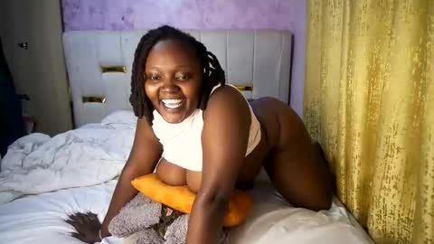 thick_n_flirty online show from May 24, 3:28 pm