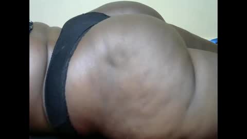 Snapshot of thick_queenn chatting on February 12, 12:37 am thick_queenn online show from February 12, 12:37 am