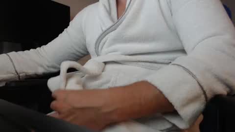 thickandready9090 online show from November 9, 3:16 am
