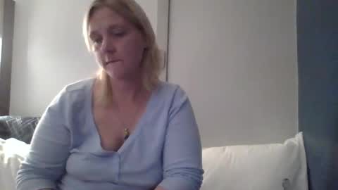Snapshot of thickblonde_92 chatting on November 8, 9:09 am thickblonde_92 online show from November 8, 9:09 am