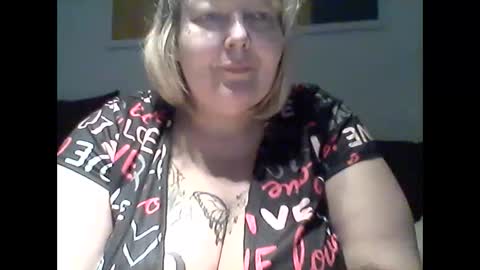 Snapshot of thickdarkangel chatting on April 14, 2:12 pm thickdarkangel online show from April 14, 2:12 pm