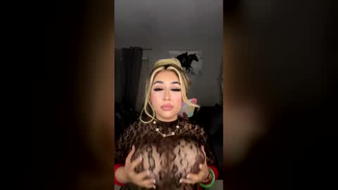 thicklatinamami1 online show from April 29, 7:56 am