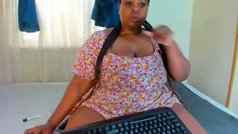 Snapshot of thickleeyanaxxx chatting on April 26, 6:44 am thickleeyanaxxx online show from April 26, 6:44 am