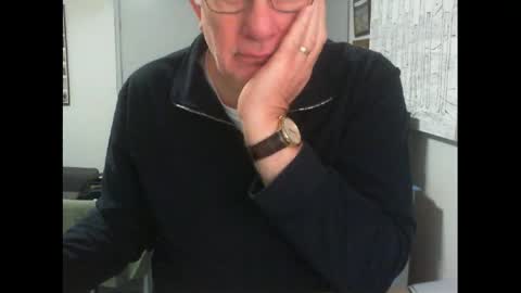 Snapshot of thickmelnik chatting on May 17, 3:37 am James online show from May 17, 3:37 am