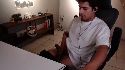 Snapshot of thieves_us chatting on February 4, 5:41 pm thieves_us online show from February 4, 5:41 pm