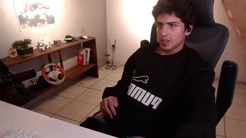 Snapshot of thieves_us chatting on February 11, 2:27 am thieves_us online show from February 11, 2:27 am