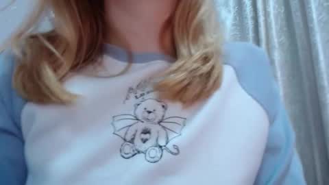 Snapshot of thin33 chatting on February 18, 2:40 am sara online show from February 18, 2:40 am