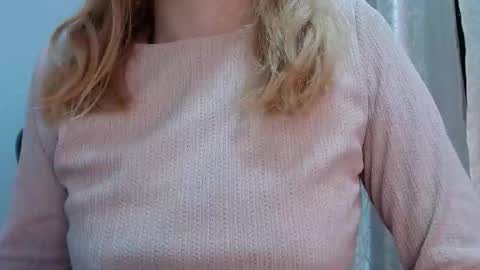 Snapshot of thin33 chatting on March 2, 5:08 am sara online show from March 2, 5:08 am