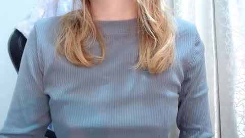 Snapshot of thin33 chatting on March 3, 2:07 am sara online show from March 3, 2:07 am