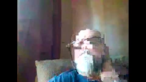 Snapshot of thisguy374 chatting on December 24, 2:01 pm thisguy374 online show from December 24, 2:01 pm