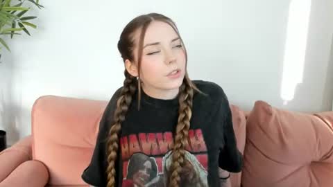 Snapshot of thisisamelia chatting on August 1, 3:44 pm Amelia shows on mondays fridays and sundays if anything changes im giving updates on my fansly online show from August 1, 3:44 pm