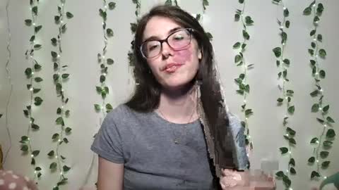 Snapshot of thistlefernsby chatting on July 21, 2:14 am thistlefernsby online show from July 21, 2:14 am
