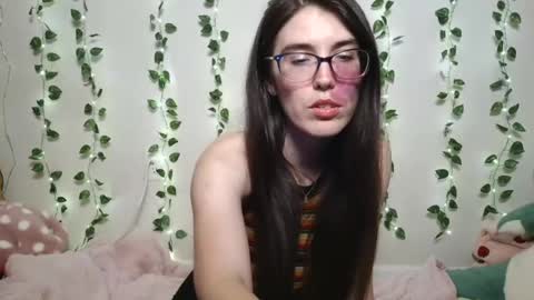 Snapshot of thistlefernsby chatting on July 22, 1:30 am thistlefernsby online show from July 22, 1:30 am