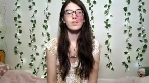 Snapshot of thistlefernsby chatting on August 10, 2:15 am thistlefernsby online show from August 10, 2:15 am