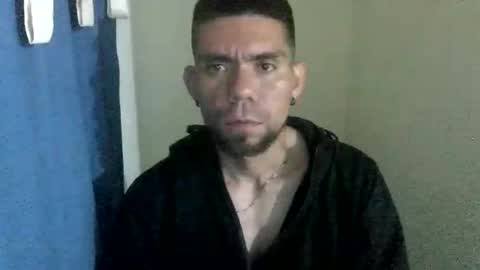 Snapshot of thomas2wood chatting on May 23, 12:49 am Thomas2Wood online show from May 23, 12:49 am