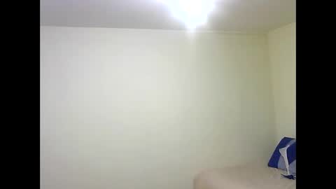 Snapshot of thomas2wood chatting on June 4, 11:22 pm Thomas2Wood online show from June 4, 11:22 pm
