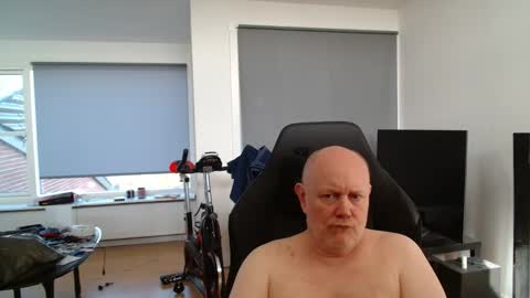 Snapshot of thomas315627 chatting on May 5, 6:21 am thomas315627 online show from May 5, 6:21 am