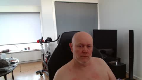 Snapshot of thomas315627 chatting on May 19, 7:15 am thomas315627 online show from May 19, 7:15 am