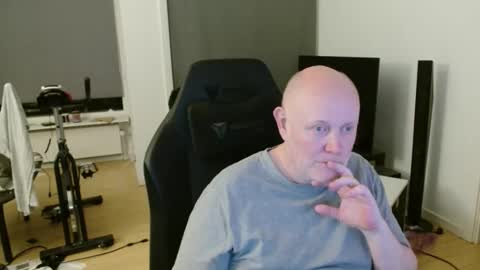 Snapshot of thomas315627 chatting on June 3, 10:15 pm thomas315627 online show from June 3, 10:15 pm