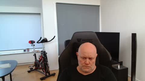 Snapshot of thomas806035 chatting on June 21, 7:33 am thomas806035 online show from June 21, 7:33 am