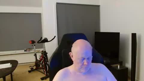 Snapshot of thomas806035 chatting on June 21, 10:01 pm thomas806035 online show from June 21, 10:01 pm
