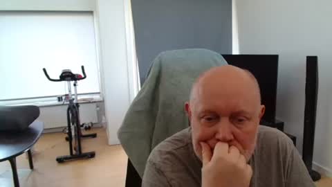 Snapshot of thomas806035 chatting on June 26, 11:58 am thomas806035 online show from June 26, 11:58 am